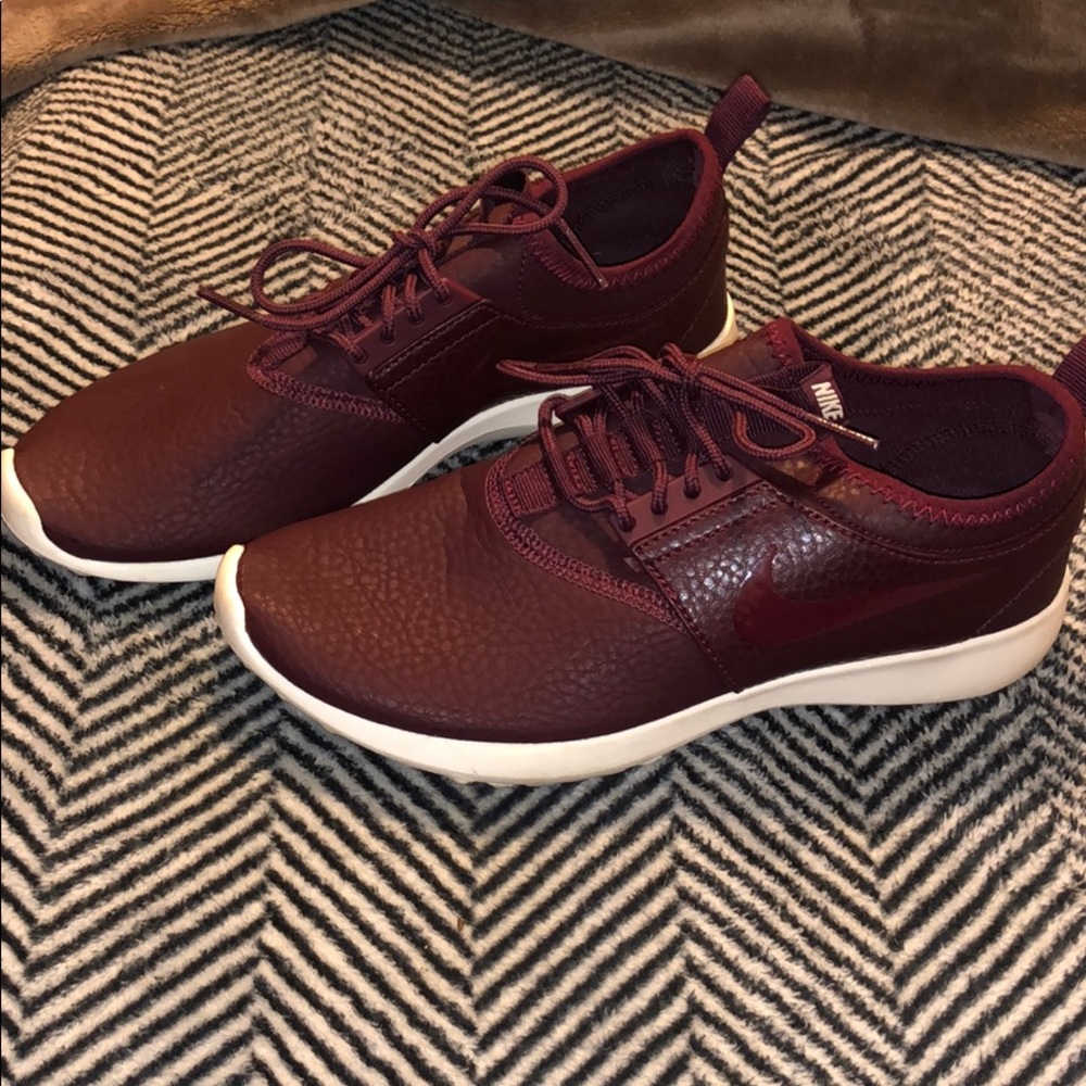 Maroon juvenate Nike’s